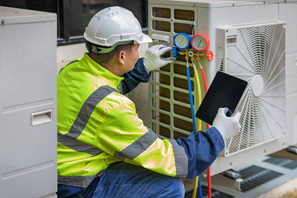 Professional Ac Installation technician working in Edgewood, WA